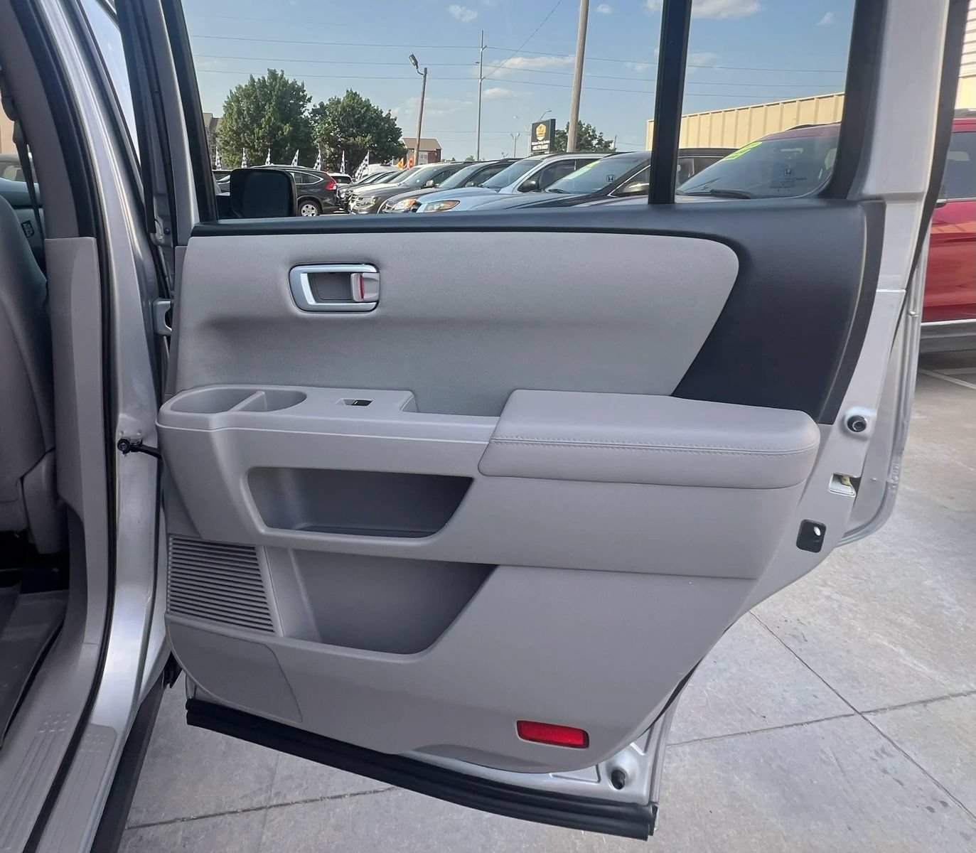 Used 2015 Honda Pilot LX image 32
