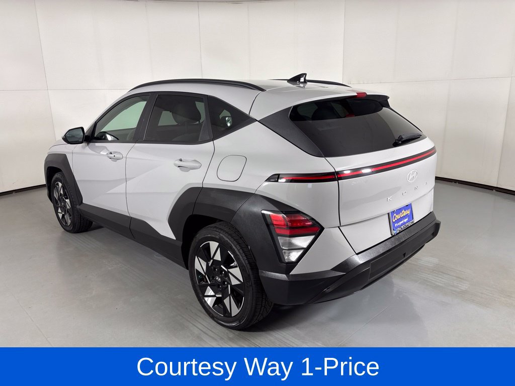 Used 2025 Hyundai Kona SEL FWD image 8