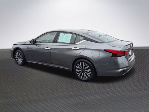 Used 2025 Nissan Altima 2.5 SV image 5