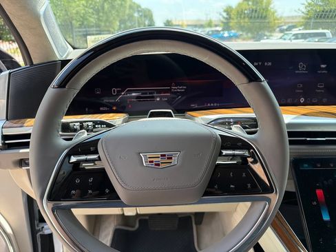 Certified 2026 Cadillac Escalade Platinum Sport w/ LPO, ONYX Package AWD/4WD image 23