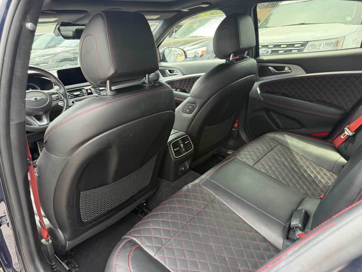 Used 2023 Genesis G70 3.3T image 18