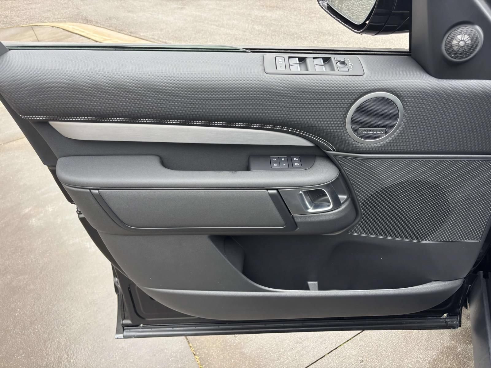 New 2026 Land Rover Discovery Dynamic SE AWD/4WD image 11