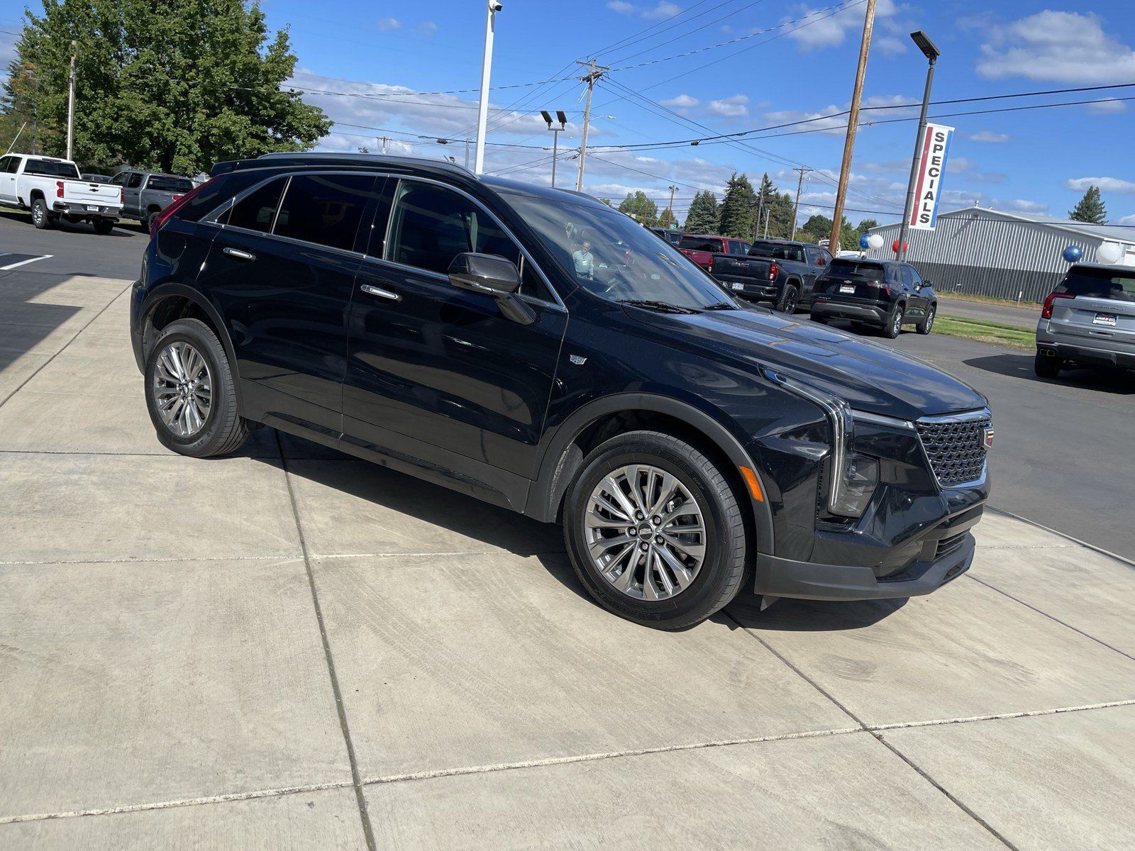 Used 2024 Cadillac XT4 Premium Luxury AWD/4WD image 7
