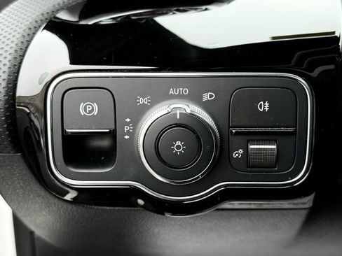 Used 2021 Mercedes-Benz CLA 250 4MATIC image 48