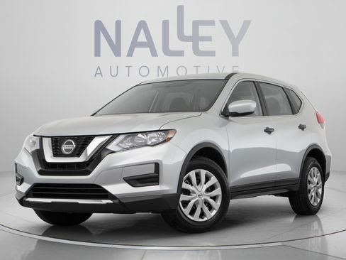 Used 2018 Nissan Rogue SV w/ Sun & Sound Touring Package FWD image 11