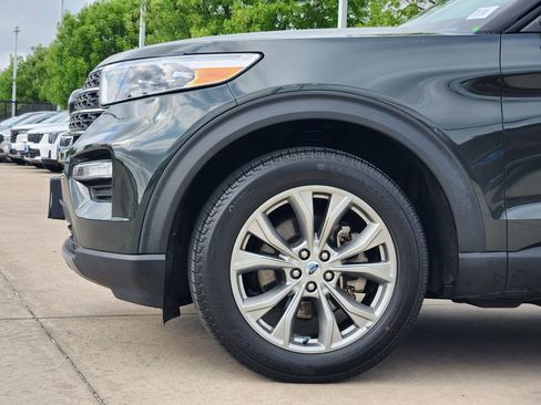 Used 2022 Ford Explorer XLT w/ Equipment Group 202A AWD/4WD image 2