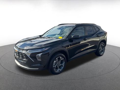 Used 2025 Chevrolet Trax LT image 4