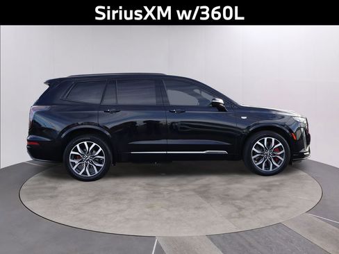 Used 2023 Cadillac XT6 Sport w/ Platinum Package image 9
