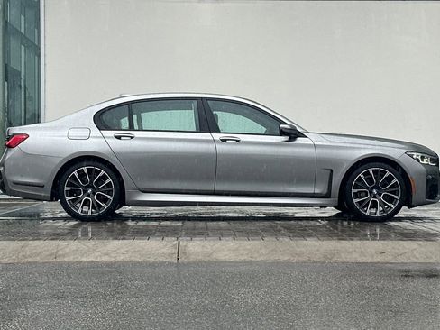 Used 2020 BMW 740i w/ M Sport Package image 2