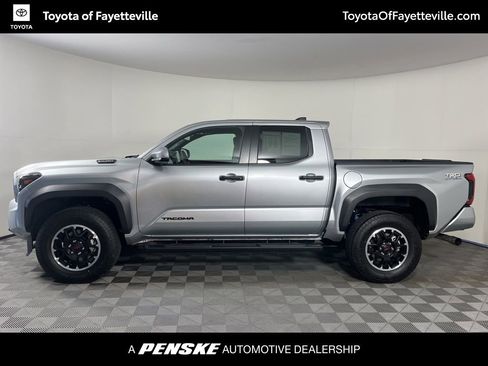 Certified 2025 Toyota Tacoma TRD Off-Road AWD/4WD image 2