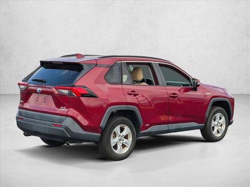 Used 2021 Toyota RAV4 XLE AWD/4WD image 5