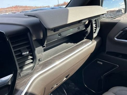 Used 2022 Chevrolet Silverado 1500 LTZ w/ LTZ Premium Package image 30