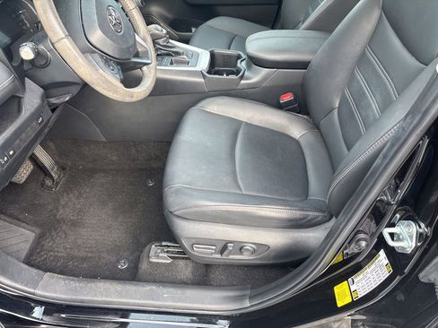 Used 2023 Toyota RAV4 XLE Premium image 5