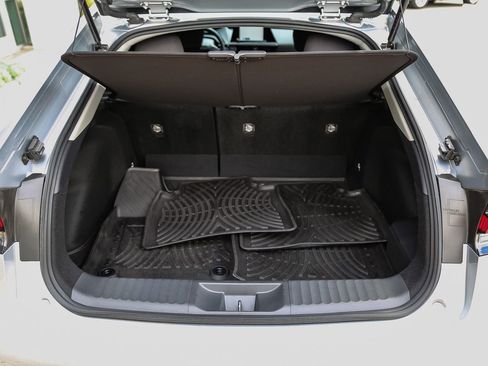 Used 2025 Toyota Prius LE FWD image 28