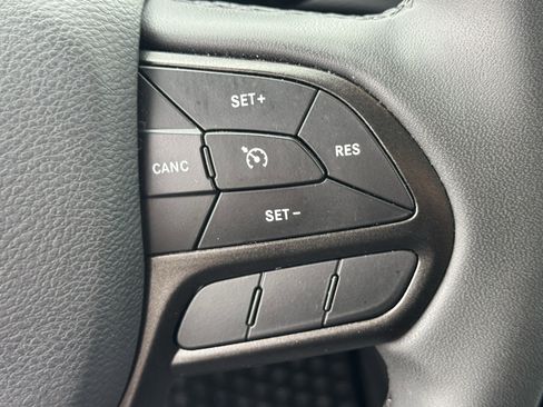 Used 2022 Jeep Cherokee Trailhawk w/ Comfort/Convenience Group AWD/4WD image 23