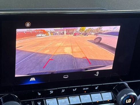 Used 2024 Chevrolet Colorado Z71 w/ Z71 Convenience Package 2 image 27