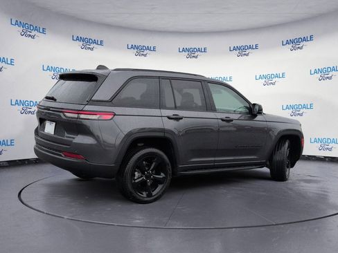 Used 2023 Jeep Grand Cherokee Limited w/ Black Appearance Package image 3