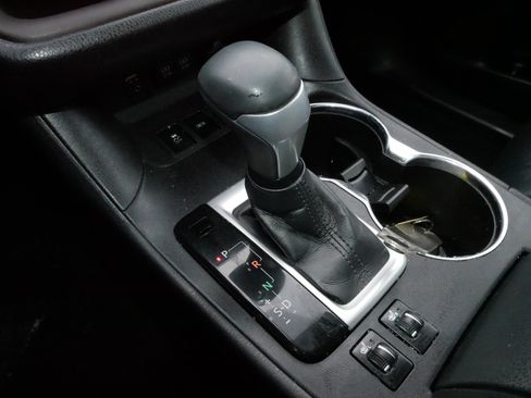 Used 2018 Toyota Highlander XLE image 24