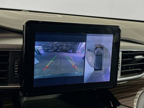 Used 2023 Ford Explorer Limited image 14