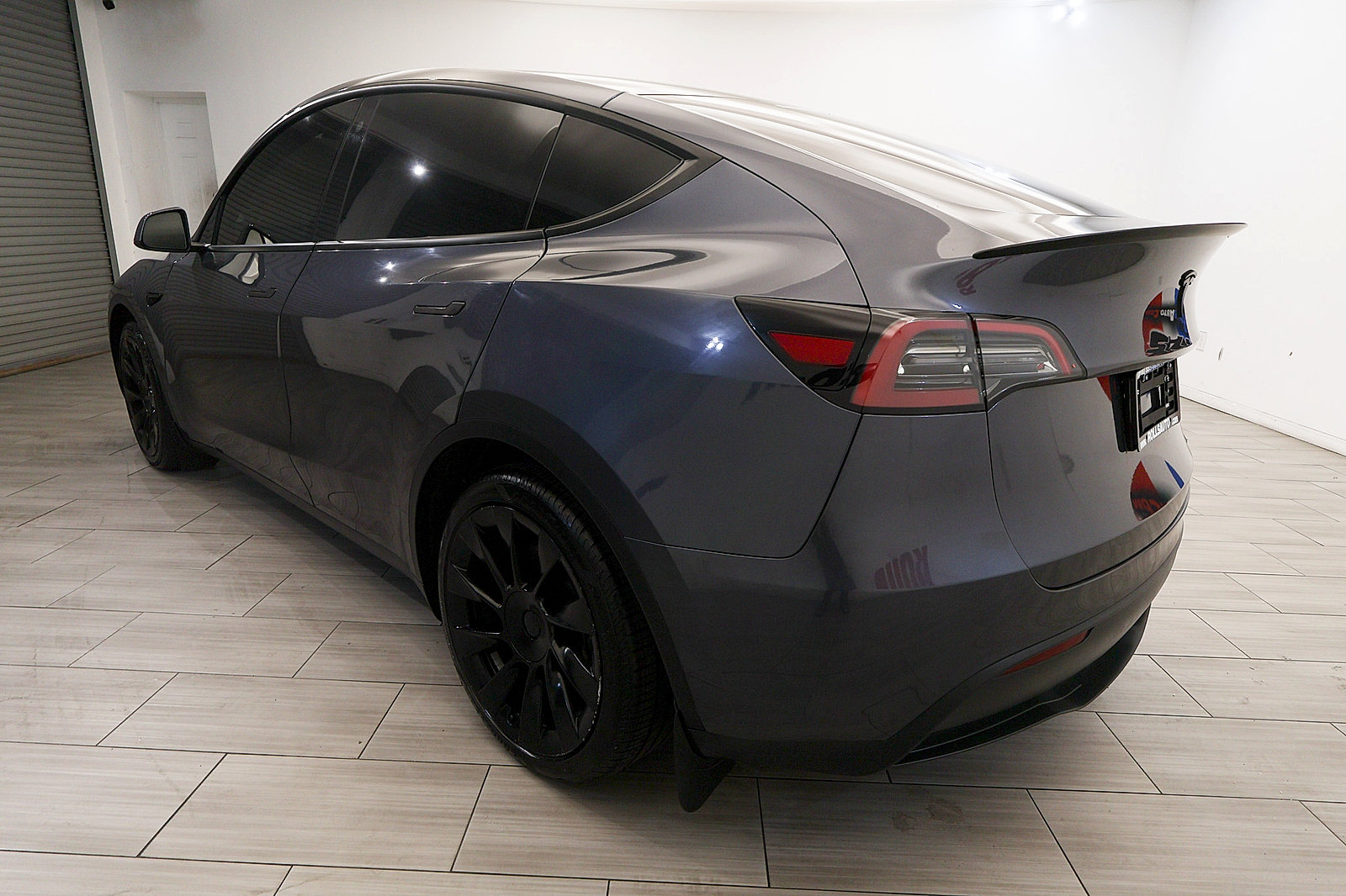 Used 2023 Tesla Model Y AWD image 3