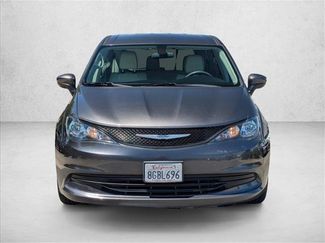 Used 2018 Chrysler Pacifica L FWD video 2