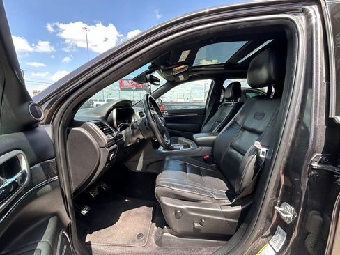 Used 2018 Jeep Grand Cherokee Overland RWD image 7