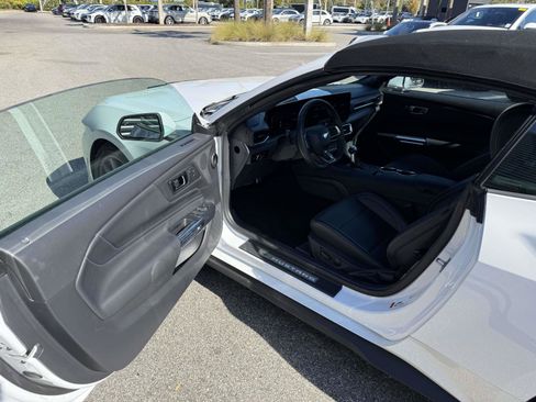 Used 2025 Ford Mustang GT Premium image 4