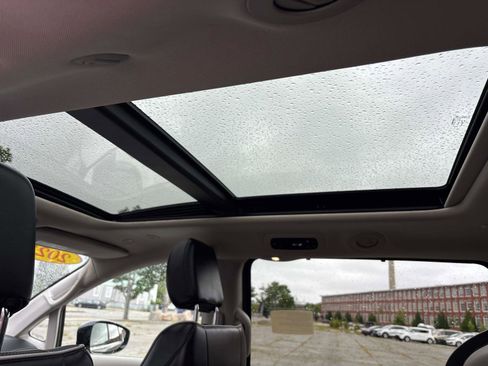 Used 2023 Chrysler Pacifica Limited image 16