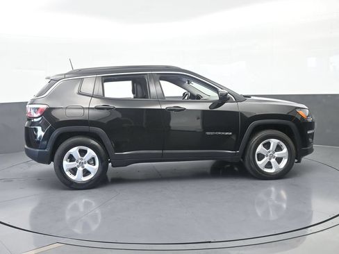 Used 2018 Jeep Compass Latitude w/ Popular Equipment Group AWD/4WD image 7