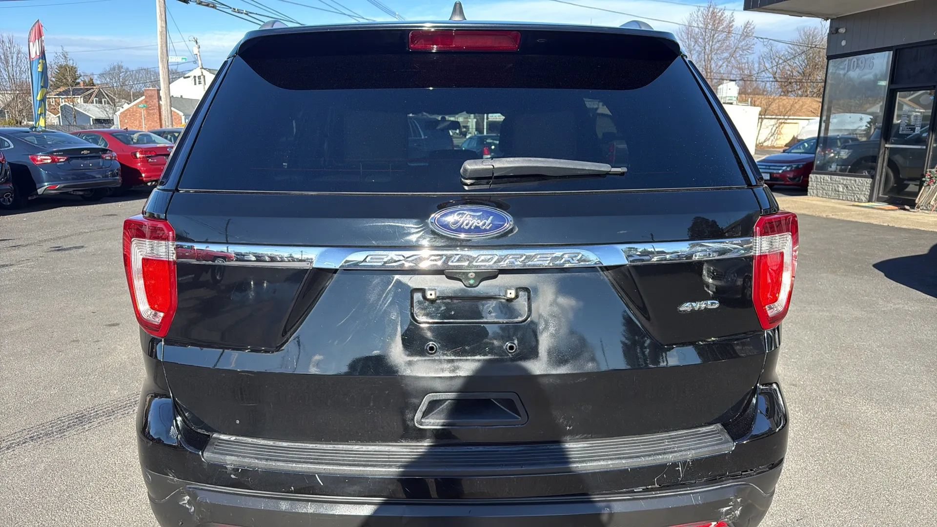 Used 2018 Ford Explorer XLT AWD/4WD image 6