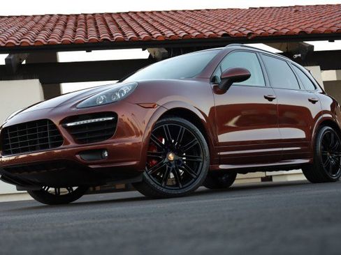 Used 2013 Porsche Cayenne GTS image 3