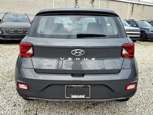 New 2025 Hyundai Venue SE image 4
