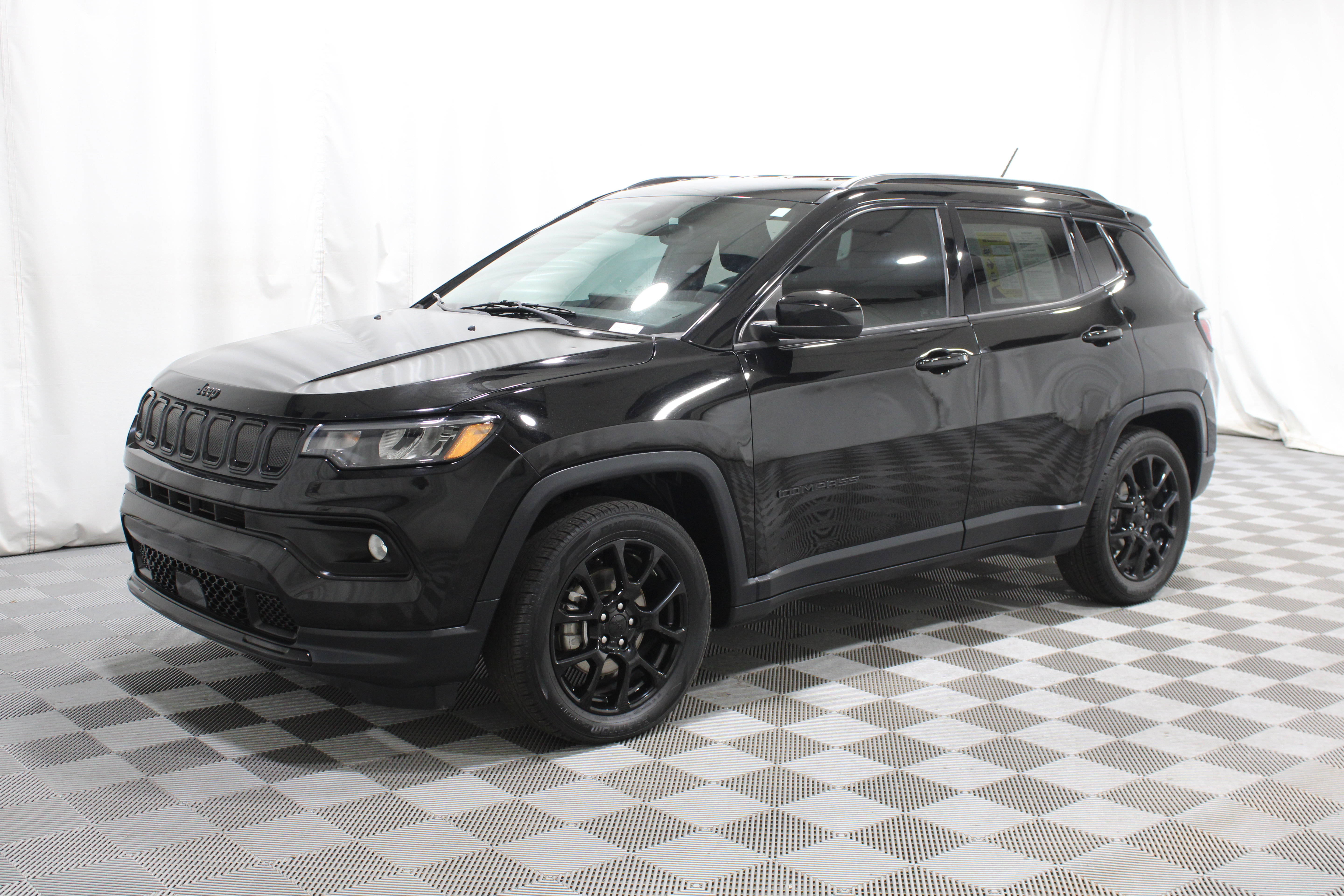 Used 2022 Jeep Compass Latitude FWD image 7