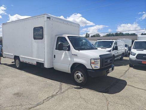 Used 2022 Ford E-350 and Econoline 350 Super Duty w/ Power Windows & Locks Group RWD image 5