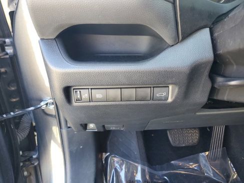 Used 2021 Toyota RAV4 XLE Premium image 21