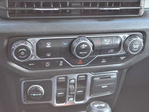 Used 2024 Jeep Wrangler Sport S image 31