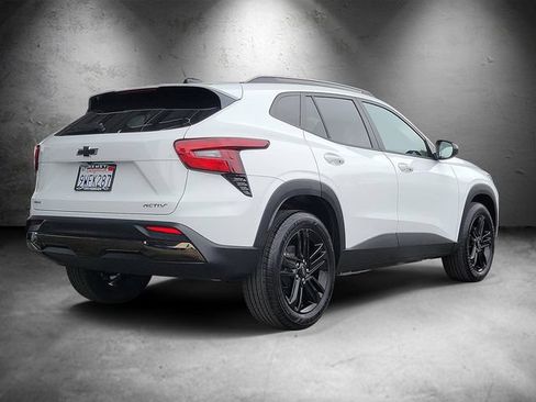 Certified 2025 Chevrolet Trax ACTIV w/ Sunroof Package FWD image 3