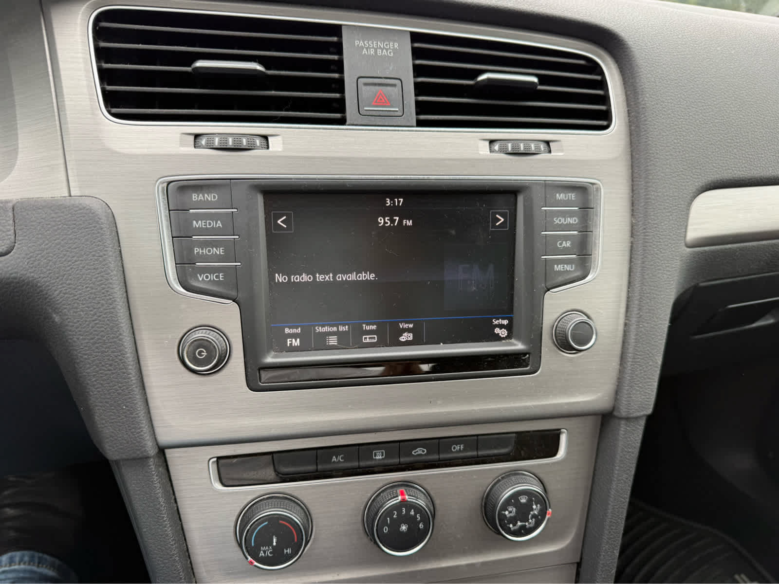 Used 2017 Volkswagen Golf S FWD image 19