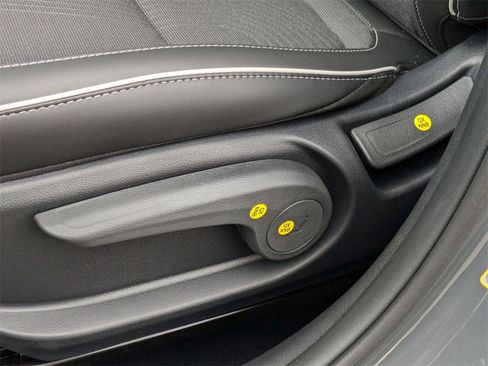 New 2025 Hyundai Venue Limited image 15