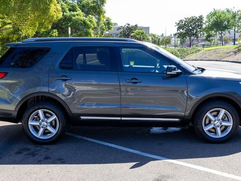 Used 2018 Ford Explorer XLT w/ Equipment Group 201A image 3