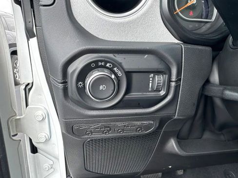 Used 2025 Jeep Wrangler Unlimited Sahara AWD/4WD image 15