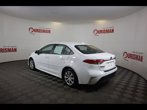 Used 2024 Toyota Corolla LE FWD image 9