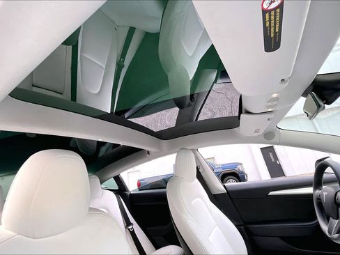 Used 2022 Tesla Model 3 Performance image 12