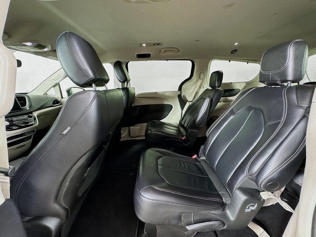 Used 2022 Chrysler Pacifica Touring-L FWD image 23