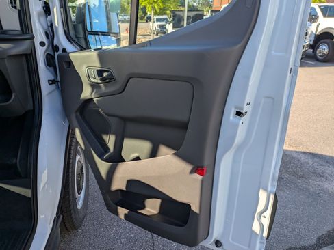 New 2026 Ford Transit 250 148 Medium Roof RWD image 32
