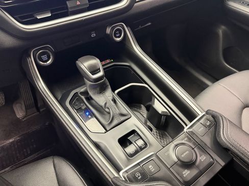 Used 2025 Toyota Grand Highlander AWD image 26