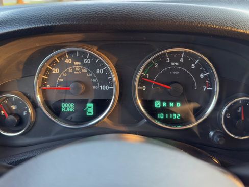 Used 2013 Jeep Wrangler Unlimited Rubicon w/ Connectivity Group AWD/4WD image 9