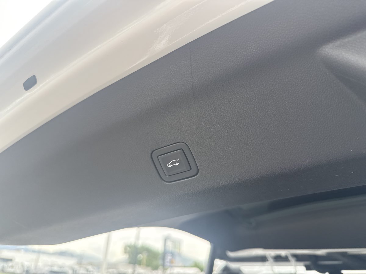 Used 2022 Chevrolet Tahoe High Country AWD/4WD image 23