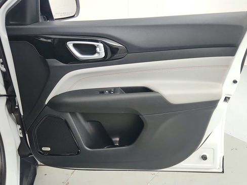Used 2023 Jeep Compass Limited w/ Sun and Sound Group AWD/4WD image 30