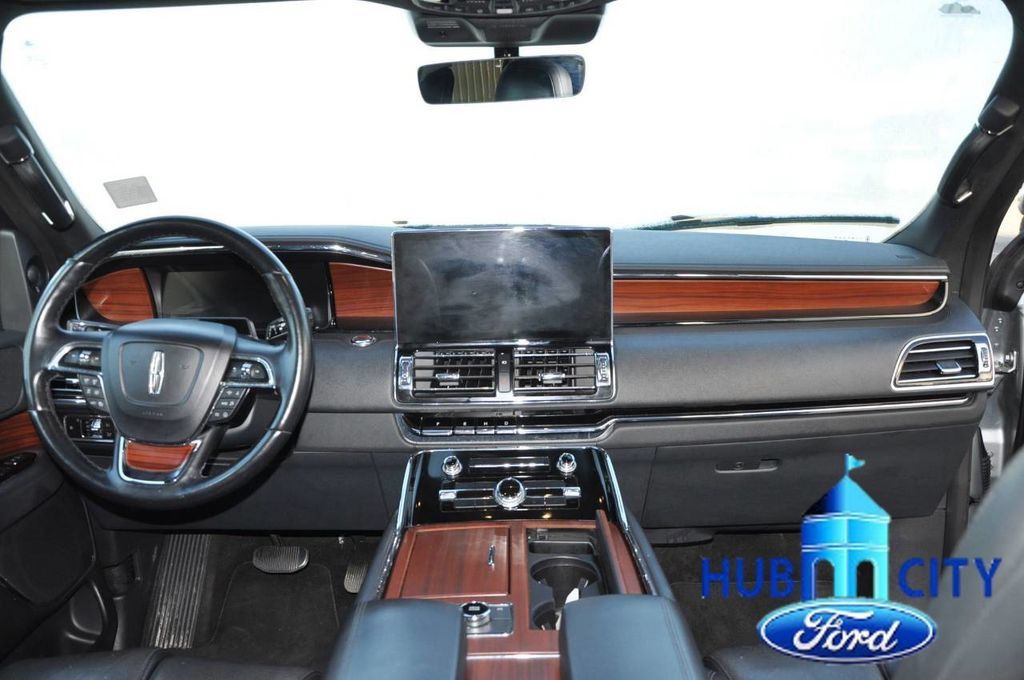 Used 2023 Lincoln Navigator Reserve RWD image 18